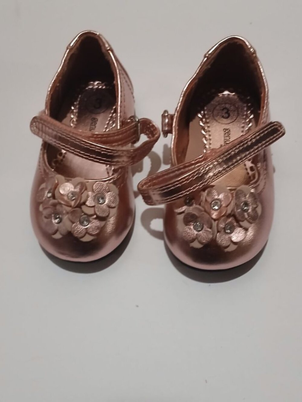 Genuine Kids From Osh Kosh Girls 3 Metalic Pink Shoes